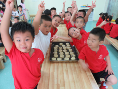 東營(yíng)經(jīng)濟(jì)技術(shù)開發(fā)區(qū)東凱幼兒園開展&ldquo;做月餅,迎中秋&rdquo;活動(dòng)