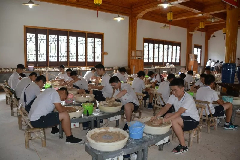 探秘瓷都文化,感悟千年文明--南昌一中教育集團(tuán)松柏校區(qū)赴景德鎮(zhèn)-陶瓷印象研學(xué)社會(huì)實(shí)踐活動(dòng)